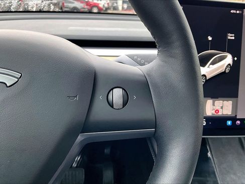 Used 2021 Tesla Model Y Long Range image 24