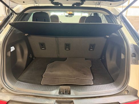 Used 2022 Chevrolet Bolt EUV LT w/ Comfort Package FWD image 34