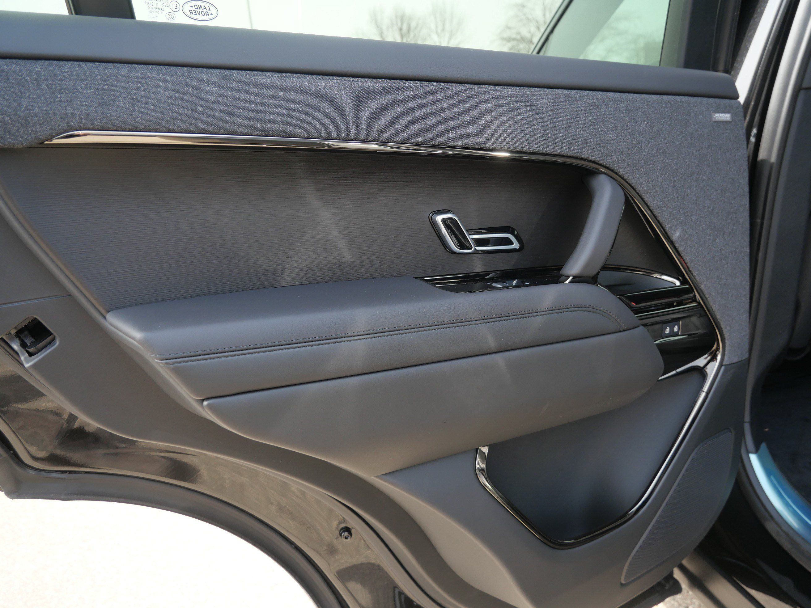New 2026 Land Rover Range Rover Sport Dynamic SE AWD/4WD image 6