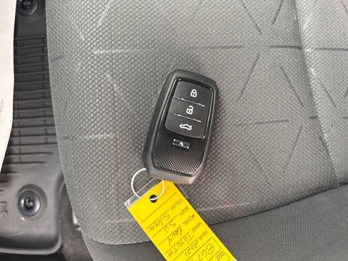 Used 2021 Toyota RAV4 XLE AWD/4WD image 29