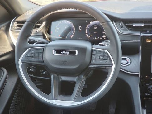 Used 2025 Jeep Grand Cherokee Altitude AWD/4WD image 29