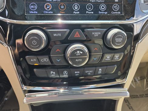 Used 2020 Jeep Grand Cherokee Overland AWD/4WD image 26