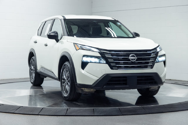 Used 2024 Nissan Rogue S AWD/4WD image 4