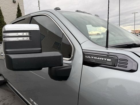 Used 2024 GMC Sierra 3500 Denali Ultimate image 4