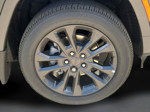 New 2026 Jeep Grand Cherokee Limited AWD/4WD image 7