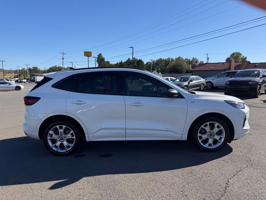 Used 2023 Ford Escape ST-Line w/ Tech Pack #1 FWD image 2