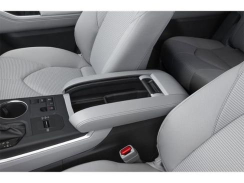 Certified 2025 Toyota Highlander LE AWD/4WD image 16