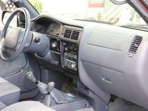 Used 2000 Toyota Tacoma 4x4 Regular Cab image 80