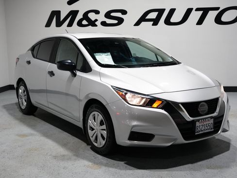 Used 2020 Nissan Versa S image 4