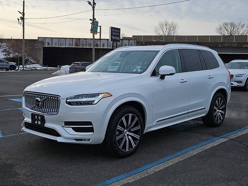 Certified 2023 Volvo XC90 B6 Plus image 3