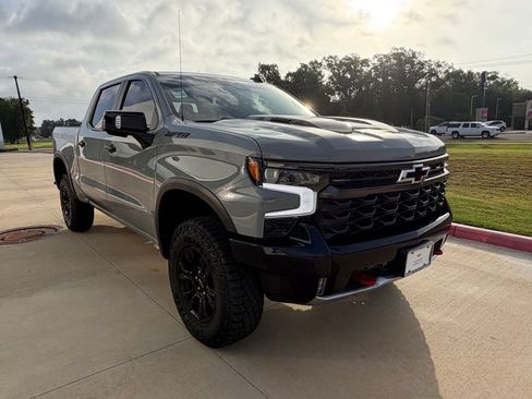 Used 2024 Chevrolet Silverado 1500 ZR2 w/ Technology Package AWD/4WD image 9