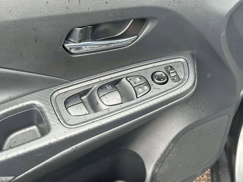 Used 2025 Nissan Versa SV FWD image 15
