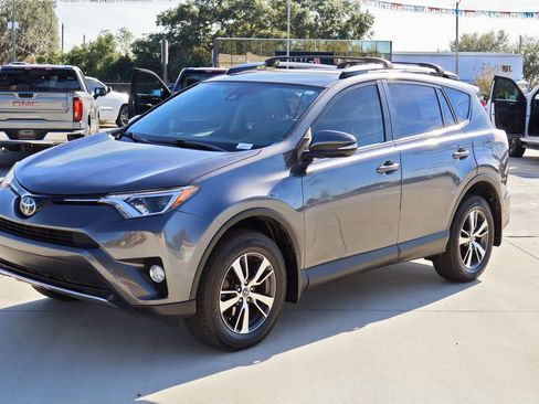 Used 2017 Toyota RAV4 XLE image 4