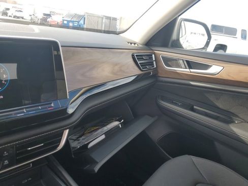 Used 2024 Volkswagen Atlas SE image 19