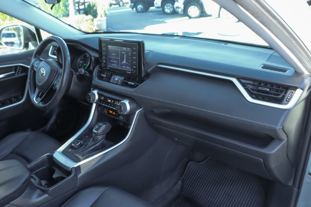 Used 2021 Toyota RAV4 XLE Premium AWD/4WD image 37