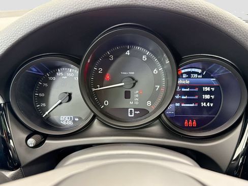 Certified 2025 Porsche Macan AWD/4WD image 34