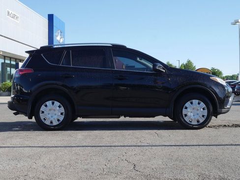 Used 2018 Toyota RAV4 LE FWD image 8