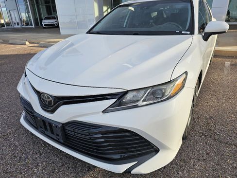 Used 2020 Toyota Camry LE image 9
