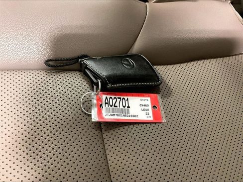 Used 2022 Lexus GX 460 Premium w/ Accessory Package AWD/4WD image 32