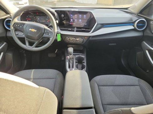 Used 2024 Chevrolet Trax LS image 11