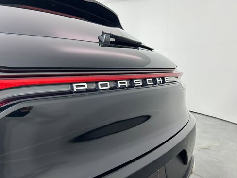 Used 2020 Porsche Macan w/ Driver Memory Package AWD/4WD image 12
