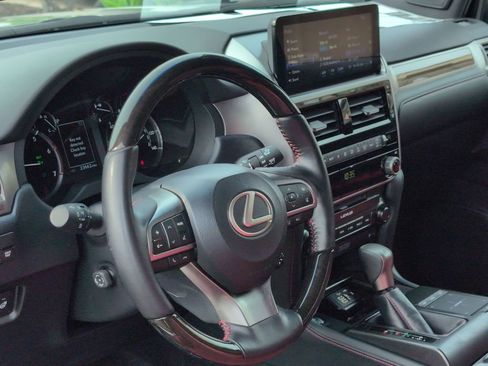Used 2023 Lexus GX 460 Premium image 10