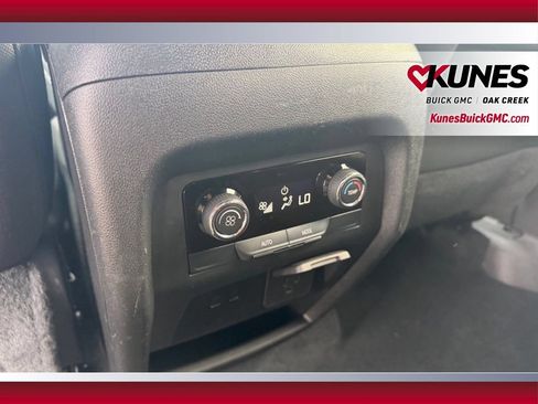 Used 2024 Chevrolet Traverse LT FWD image 6