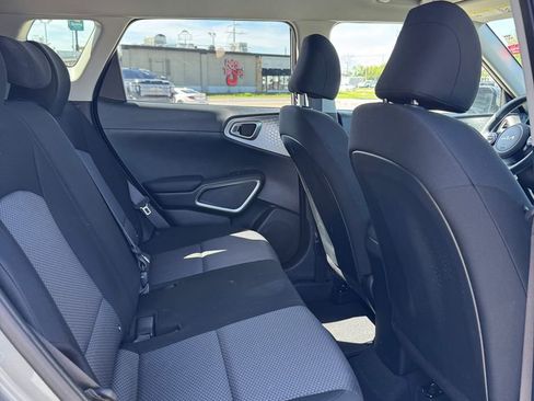 Used 2025 Kia Soul LX FWD image 15