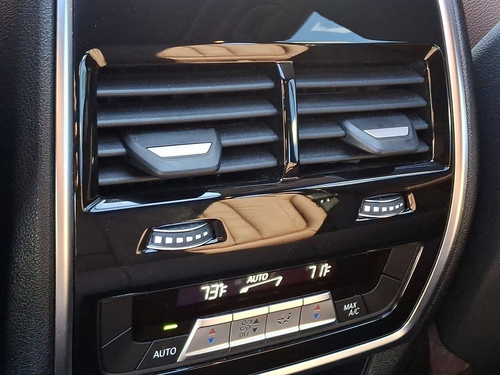 Used 2020 BMW X5 xDrive40i w/ M Sport Package AWD/4WD image 11