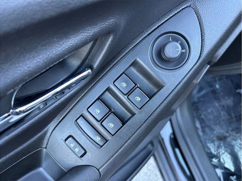 Used 2019 Chevrolet Trax LS image 17