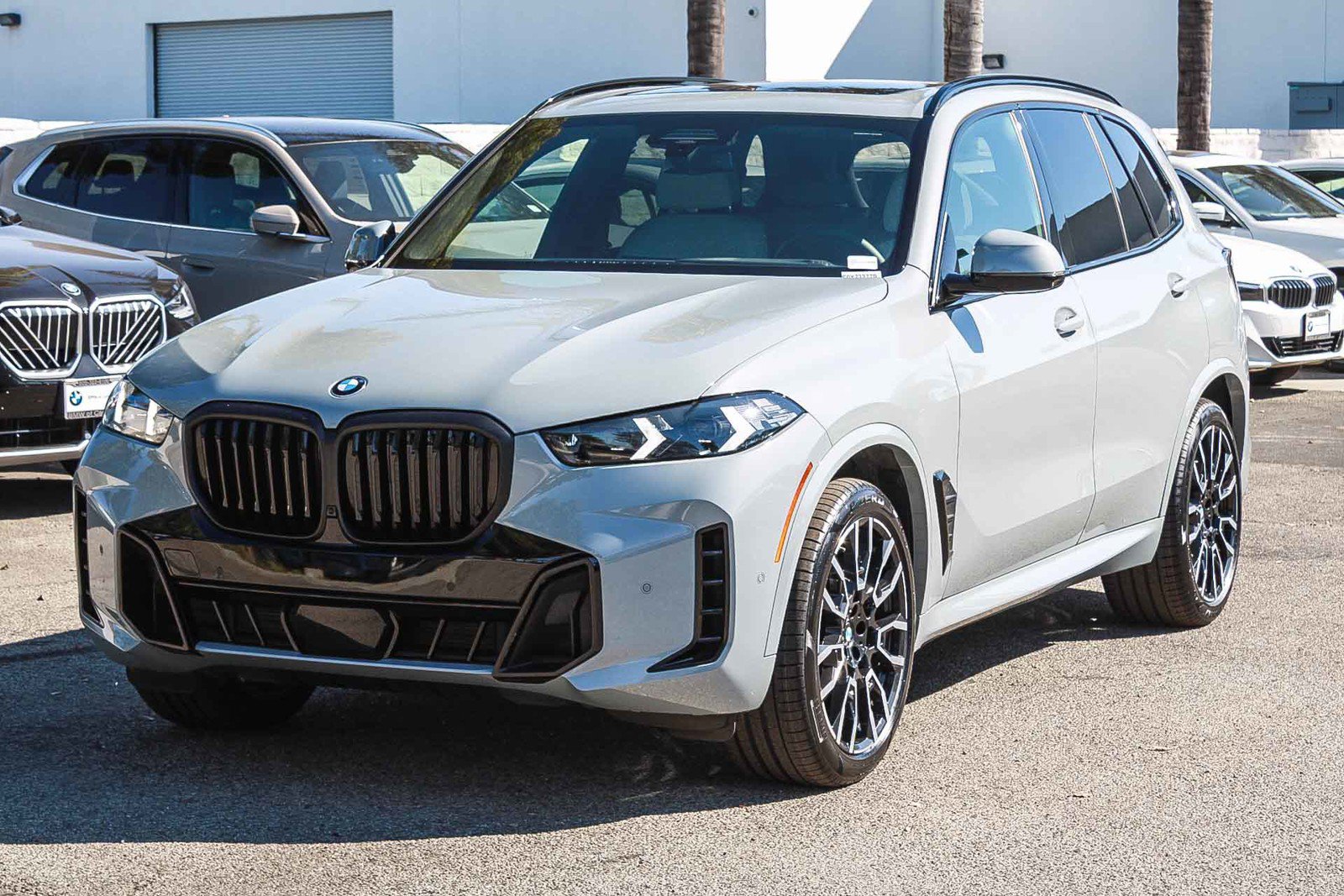 Used 2025 BMW X5 xDrive40i w/ Executive Package AWD/4WD image 3