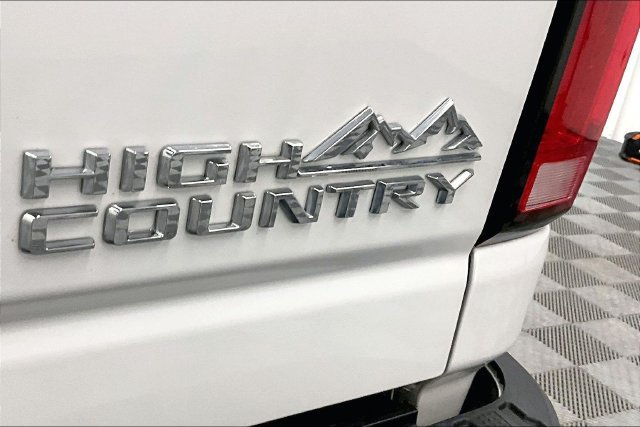 Used 2024 Chevrolet Silverado 2500 High Country w/ Technology Package AWD/4WD image 9