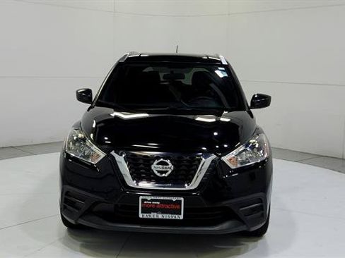 Used 2019 Nissan Kicks S FWD image 2