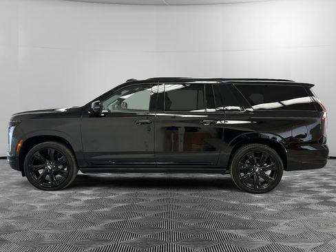 Used 2025 Cadillac Escalade ESV Sport Platinum AWD/4WD image 2