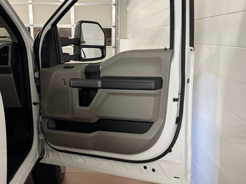 Used 2019 Ford F250 XLT w/ XLT Value Package image 38