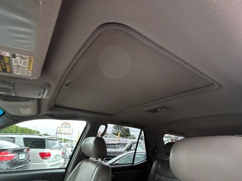Used 2001 Toyota Sequoia Limited AWD/4WD image 9