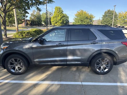 Used 2024 Ford Explorer XLT w/ Equipment Group 202A image 2