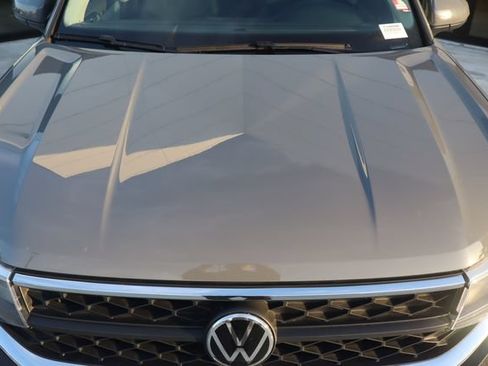 Used 2022 Volkswagen Taos SE FWD image 17