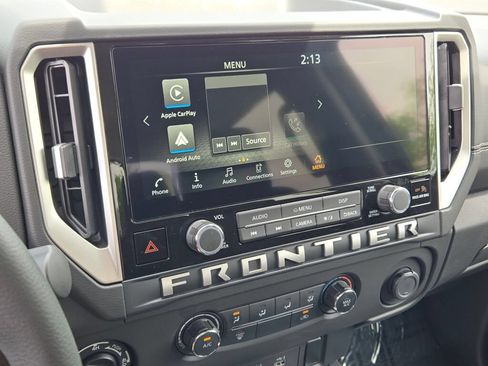 Used 2025 Nissan Frontier SV AWD/4WD image 25
