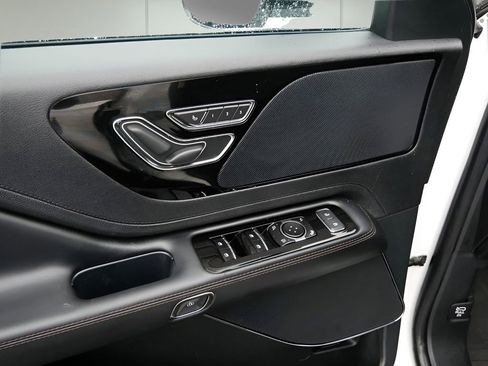 Used 2023 Lincoln Aviator AWD w/ Premium Package image 17