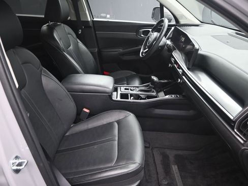 Certified 2024 Kia Sorento EX w/ Panoramic Sunroof Package image 41