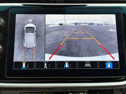 Used 2022 Chevrolet Bolt LT w/ Infotainment Package FWD image 15