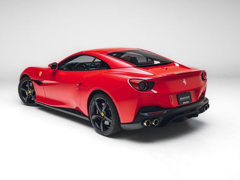 Used 2019 Ferrari Portofino RWD image 9