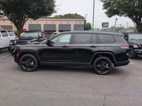 Used 2023 Jeep Grand Cherokee L Limited w/ Black Appearance Package AWD/4WD image 6