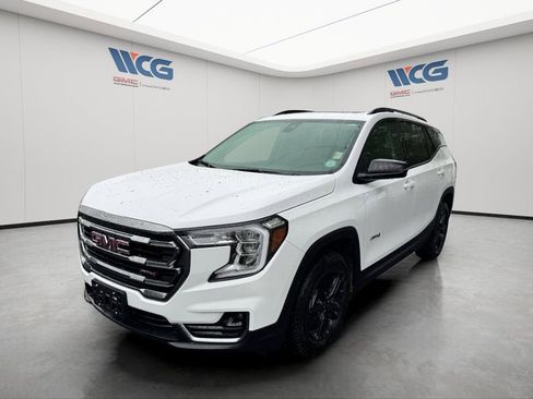 Used 2024 GMC Terrain AT4 AWD/4WD image 8