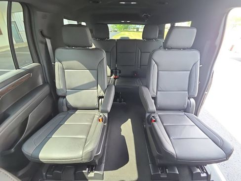 Used 2026 Chevrolet Suburban LT w/ Comfort Package AWD/4WD image 34