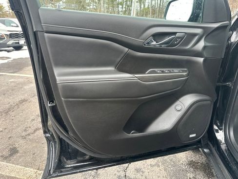 Used 2023 GMC Acadia SLT w/ Elevation Edition image 10