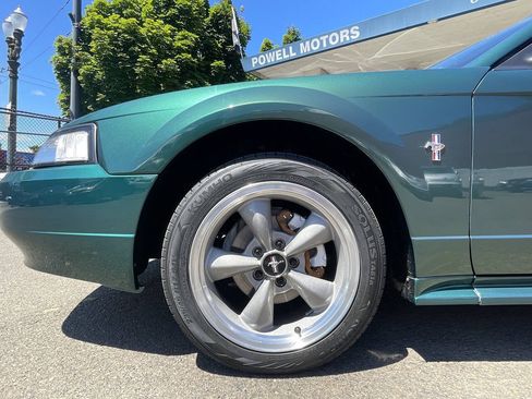Used 2001 Ford Mustang Convertible RWD image 29
