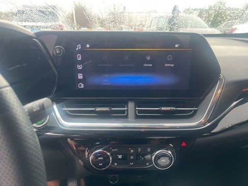 Used 2025 Chevrolet Trax RS w/ Driver Confidence Package image 11