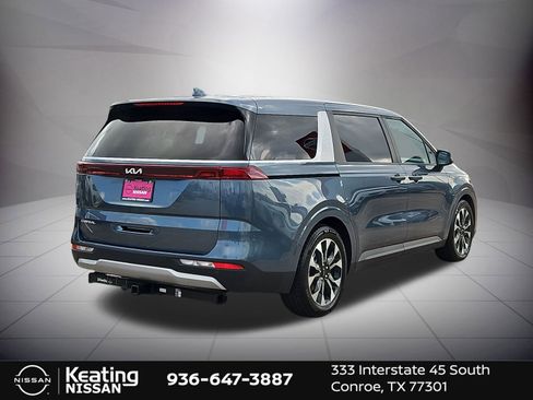 Used 2024 Kia Carnival EX image 3